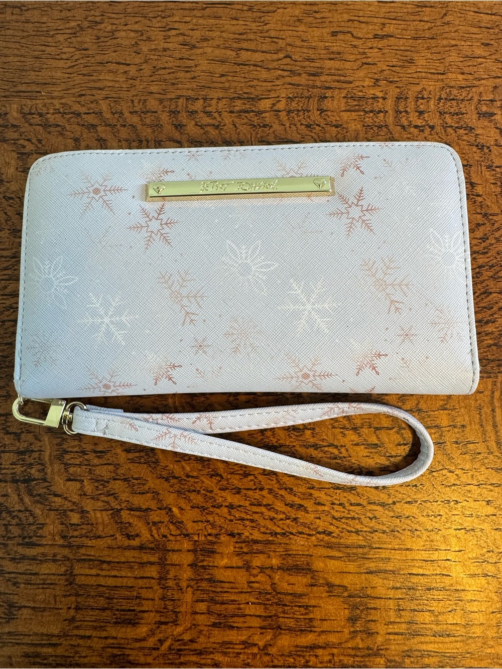 Betsey Johnson Rose Gold Snowflake Wristlet-Like New - Picture 2 of 12
